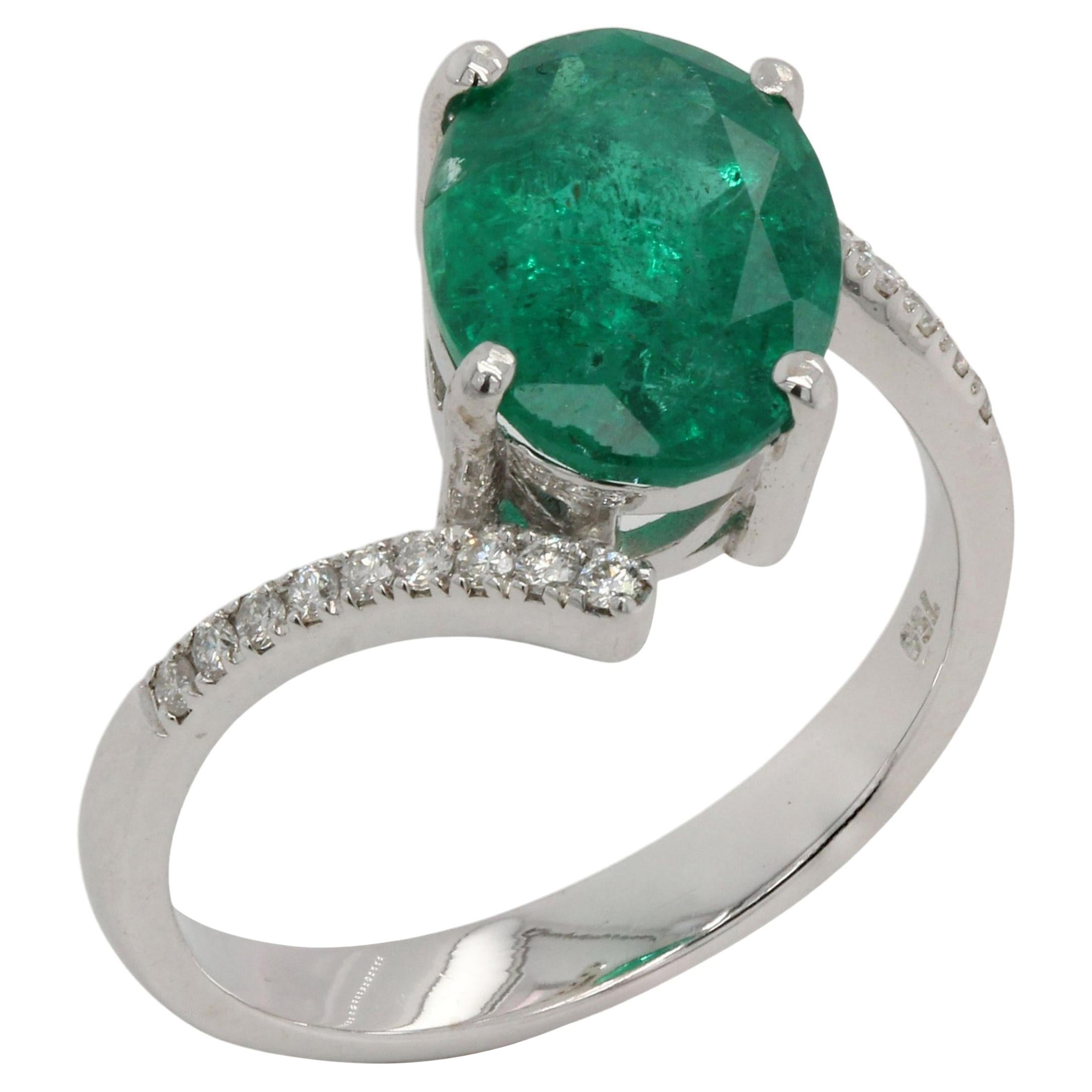 3.07 Carat Emerald and Diamond Ring in 18 Karat Gold For Sale