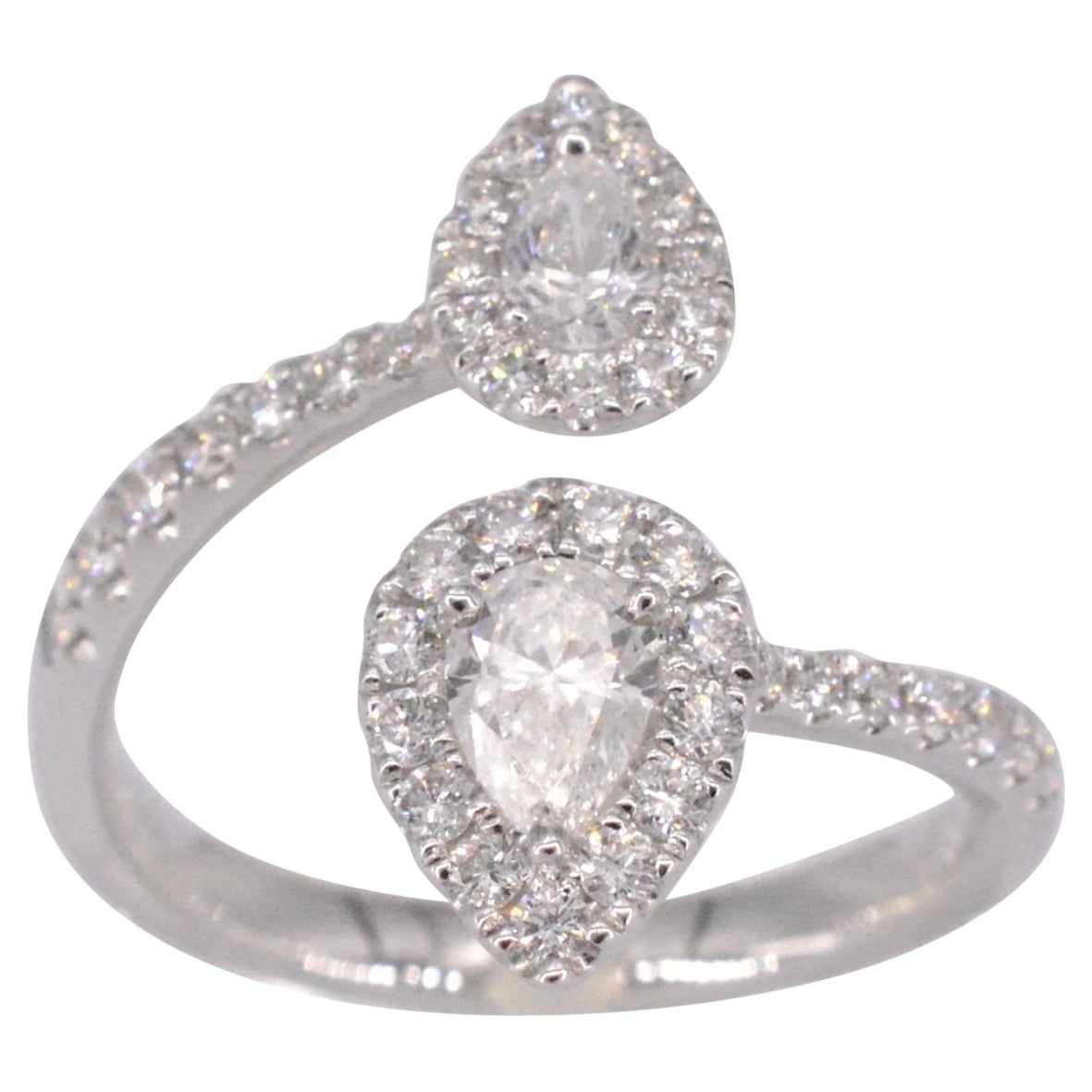 White Gold Ring with Pear Shape and Brilliant Diamonds 1.25 Carat For Sale