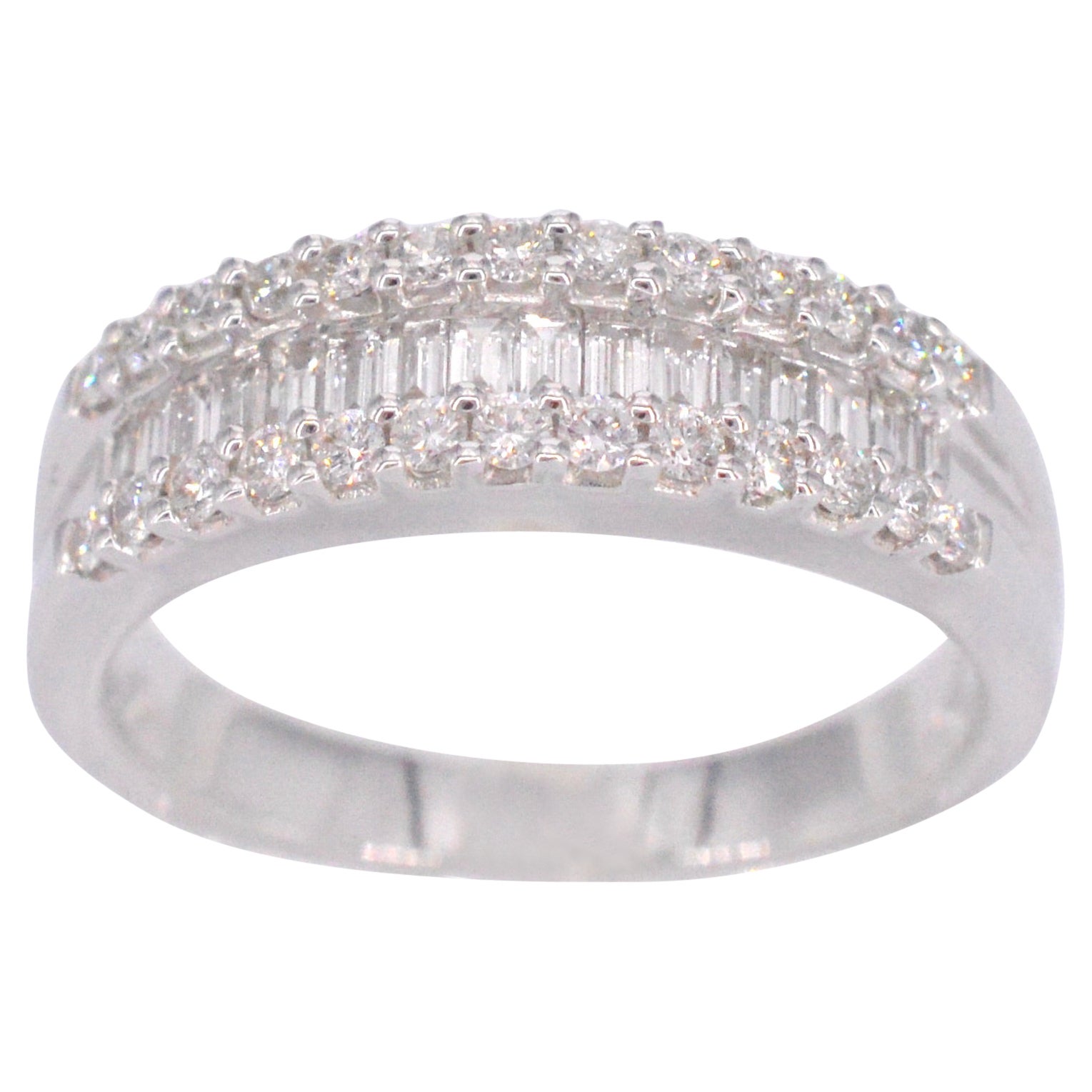 White Gold Ring with Diamonds and Baguettes For Sale