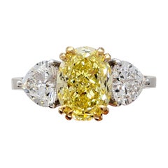 Anello in oro 18k con diamante ovale giallo chiaro da 2,5 carati certificato GIA