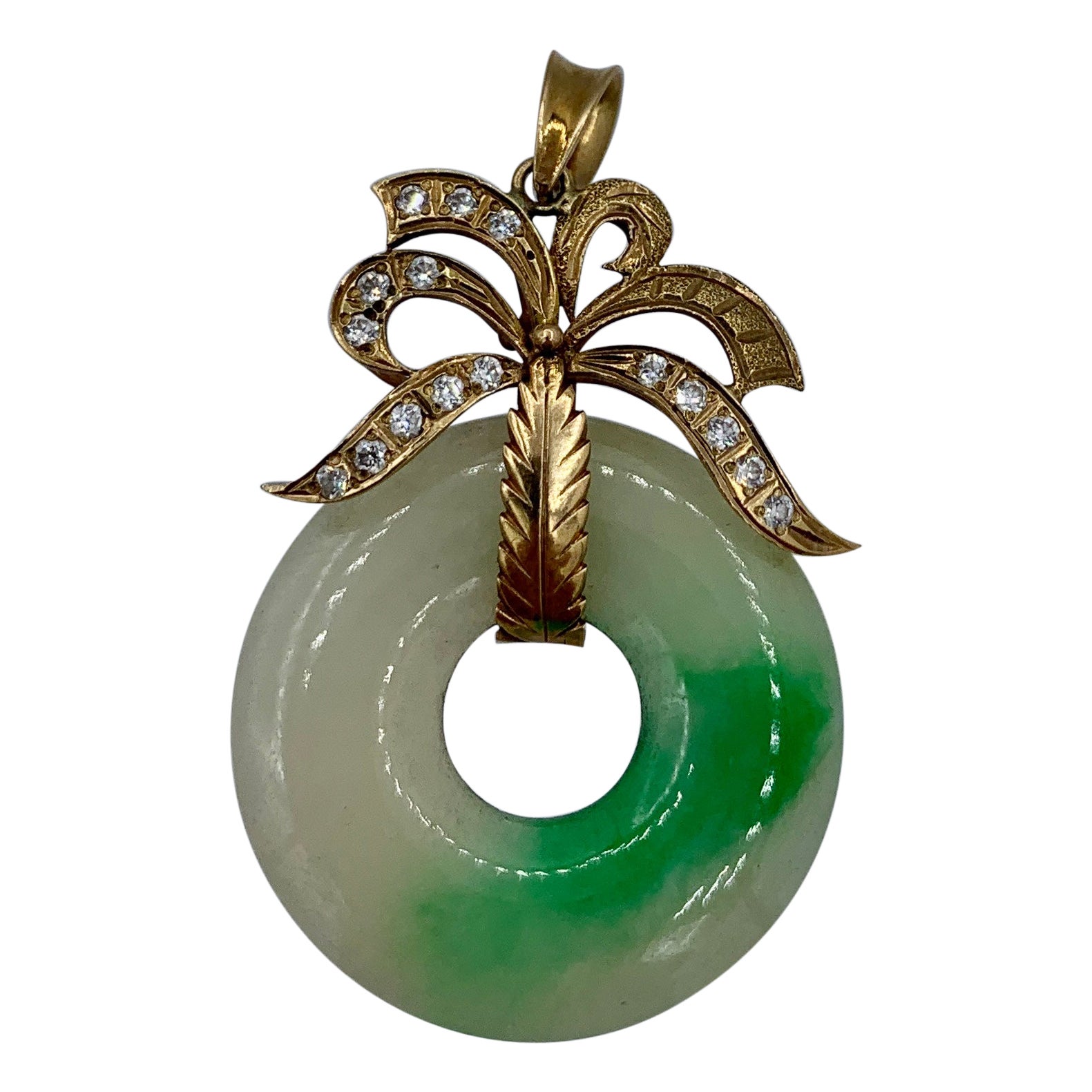 Jade 16 Diamond Circle Pendant Necklace Antique 14 Karat Gold For Sale