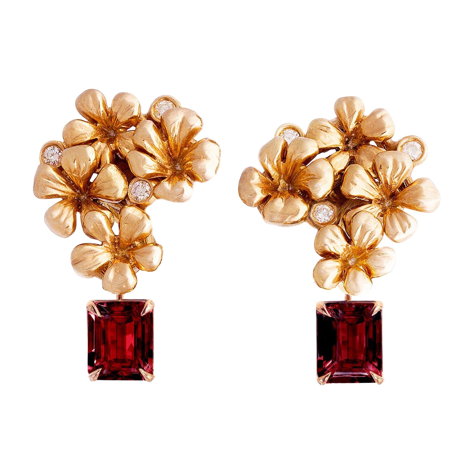 Contemporary Ohrstecker aus achtzehnkarätigem Gold mit roten Naturrubinen im Angebot