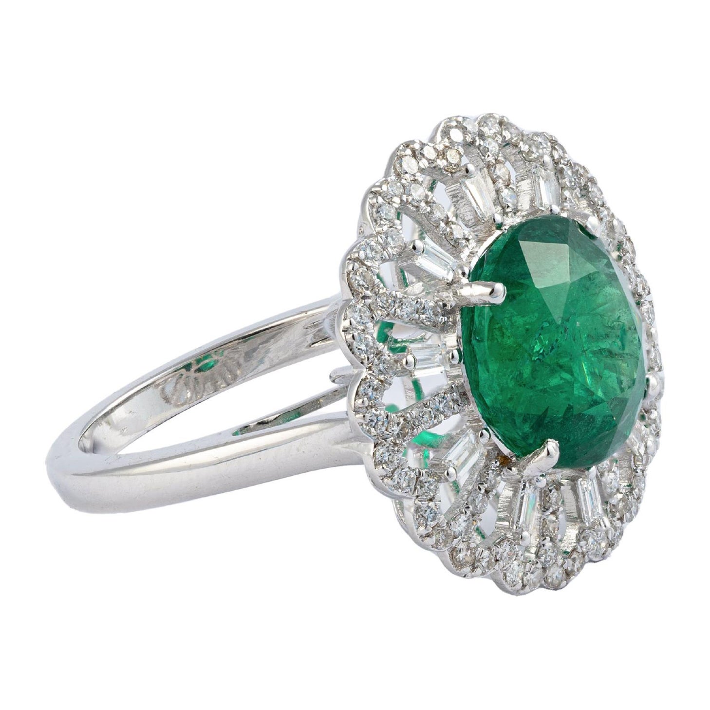 Natürlicher sambischer Smaragd 5,51 Karat mit 0,77 Karat Diamanten Ring aus 14 Karat Gold im Angebot