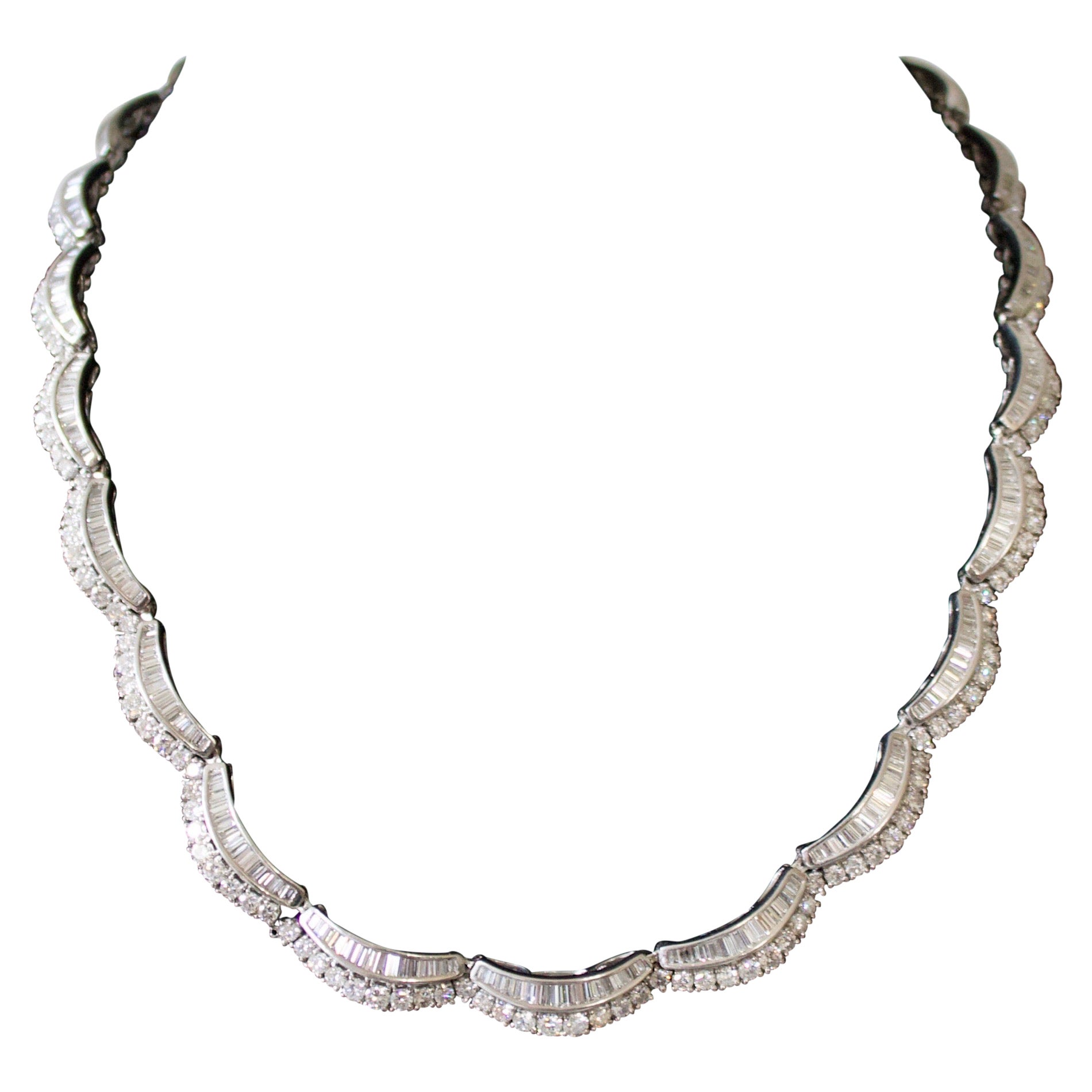 Important Diamond Necklace in 18k Gold 16.13 Carats For Sale