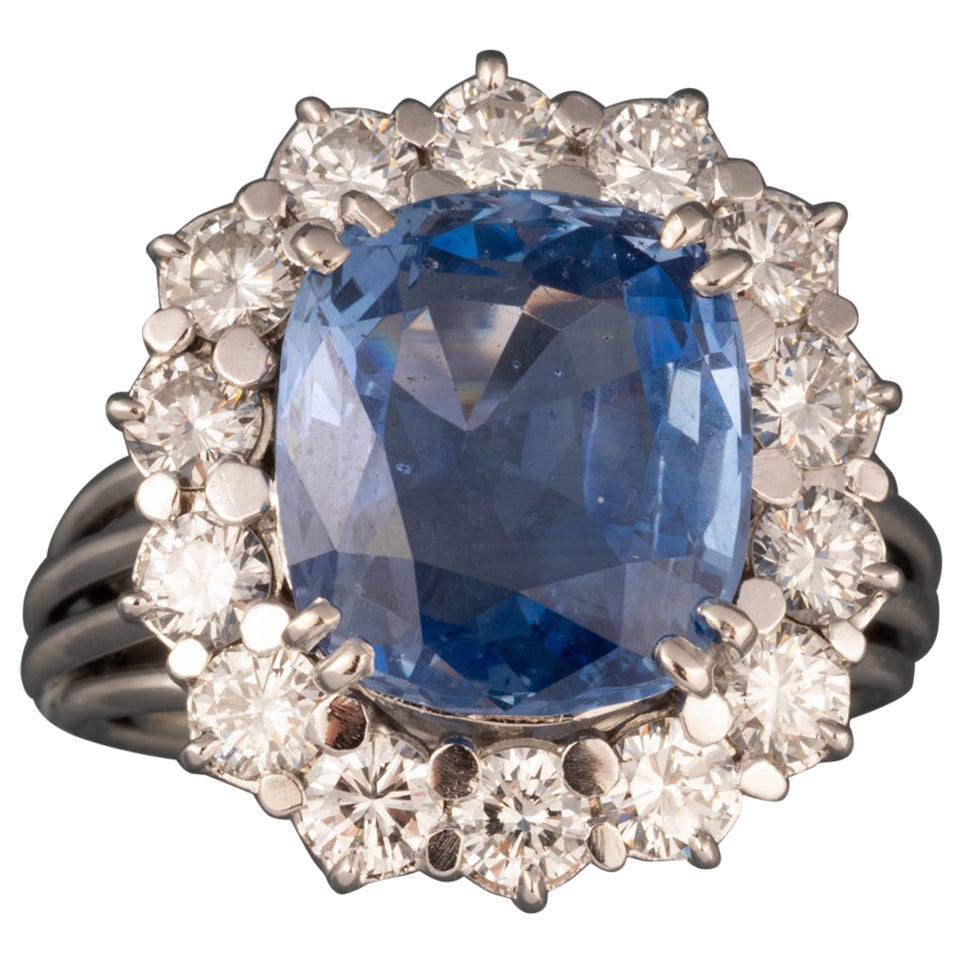 2 Carats Diamonds and 7.37 Carats Sapphire French Vintage Ring For Sale