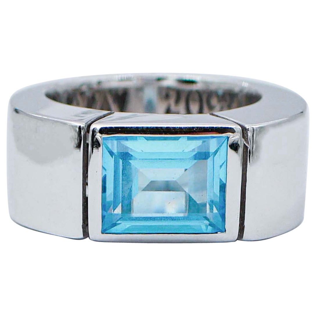 Blue Topaz, 18 Karat White Gold Ring For Sale