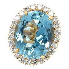 Anello con acquamarina da 33 carati e aureola di diamanti