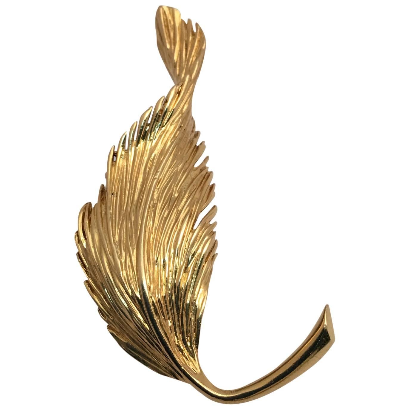 Van Cleef & Arpels Gold Leaf Brooch For Sale