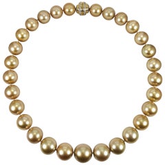 Top Gem Golden Southsea Necklace with 18k Gold Diamonds Clasp