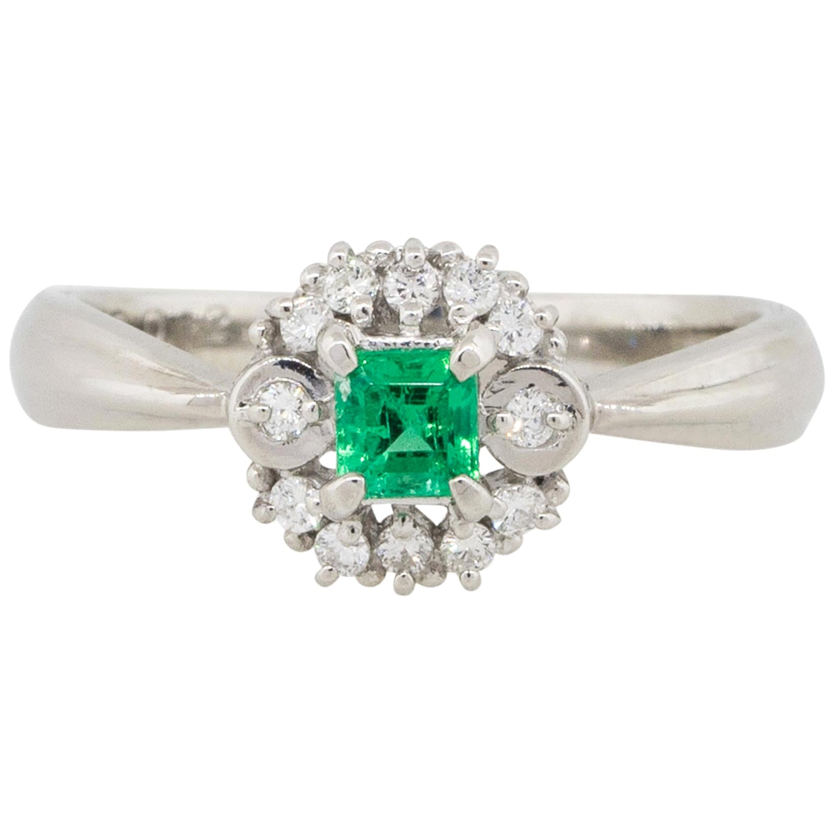 0.19 Carat Emerald Center Diamond Cocktail Ring Platinum in Stock For Sale