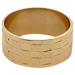 Yellow Gold Patterned Men's Wedding Band