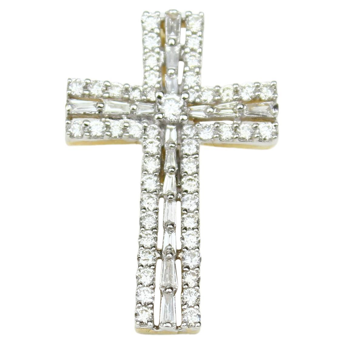 Diamond Cross Pendant in 14k White Gold For Sale at 1stDibs
