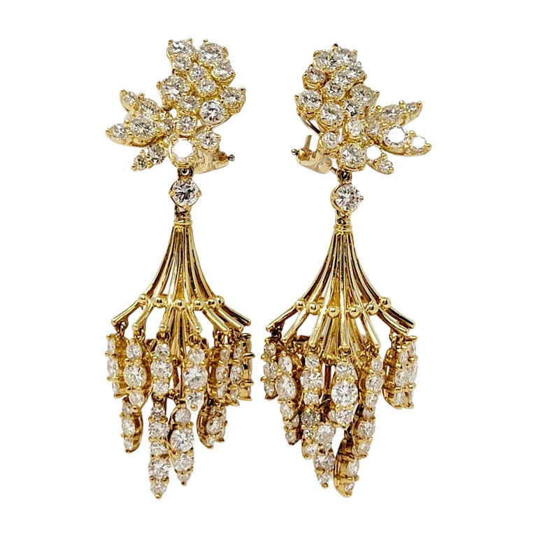 Dangling Chandelier Earrings in 18 Karat Gold 11.59 Carats Total Round