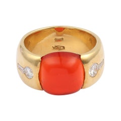 18 Karat Gelbgold Ring mit Feueropal und Cabochon-Diamanten