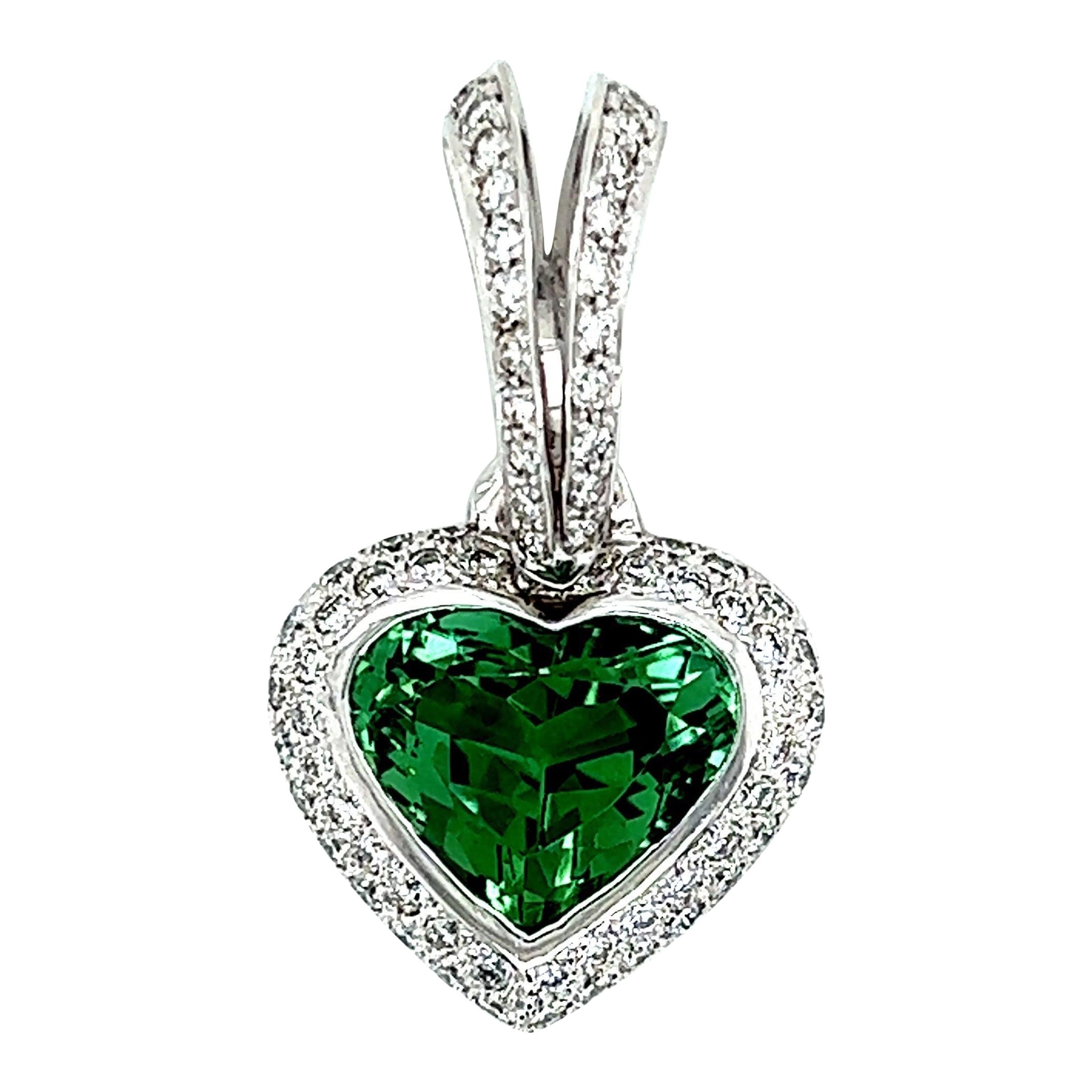 Pendentif cœur en or blanc 18 carats avec tourmaline verte et diamants