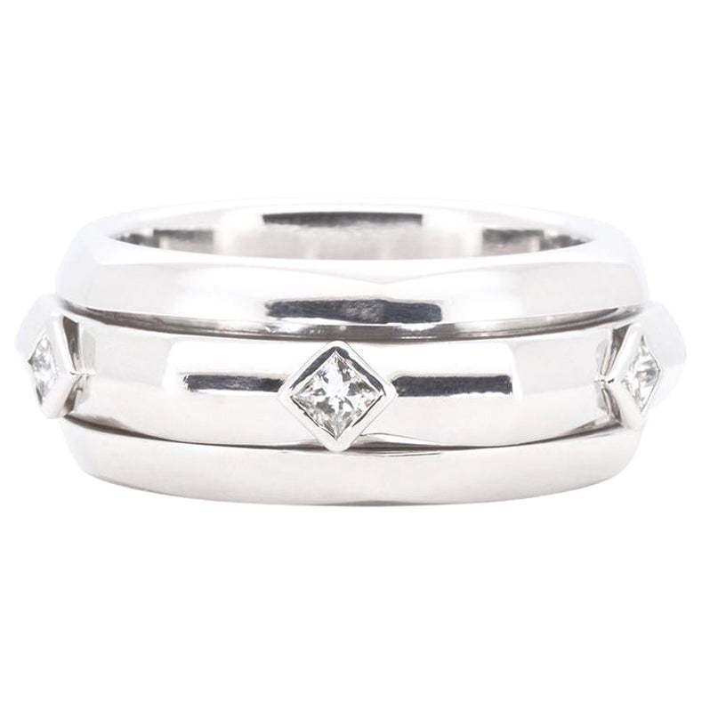 Luxurious 18k White Gold Band Men Ring with 0.15 Carat Natural Diamonds For Sale