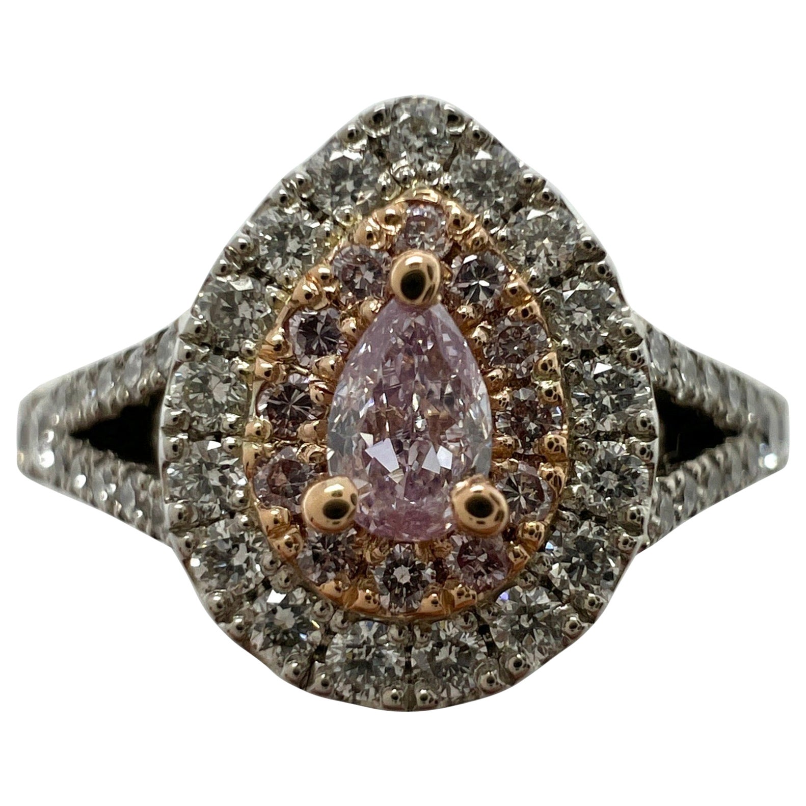 IGI Certified Diamante Rosa Sin Tratar Anillo Halo en Racimo de Oro Rosa y Blanco de 18k