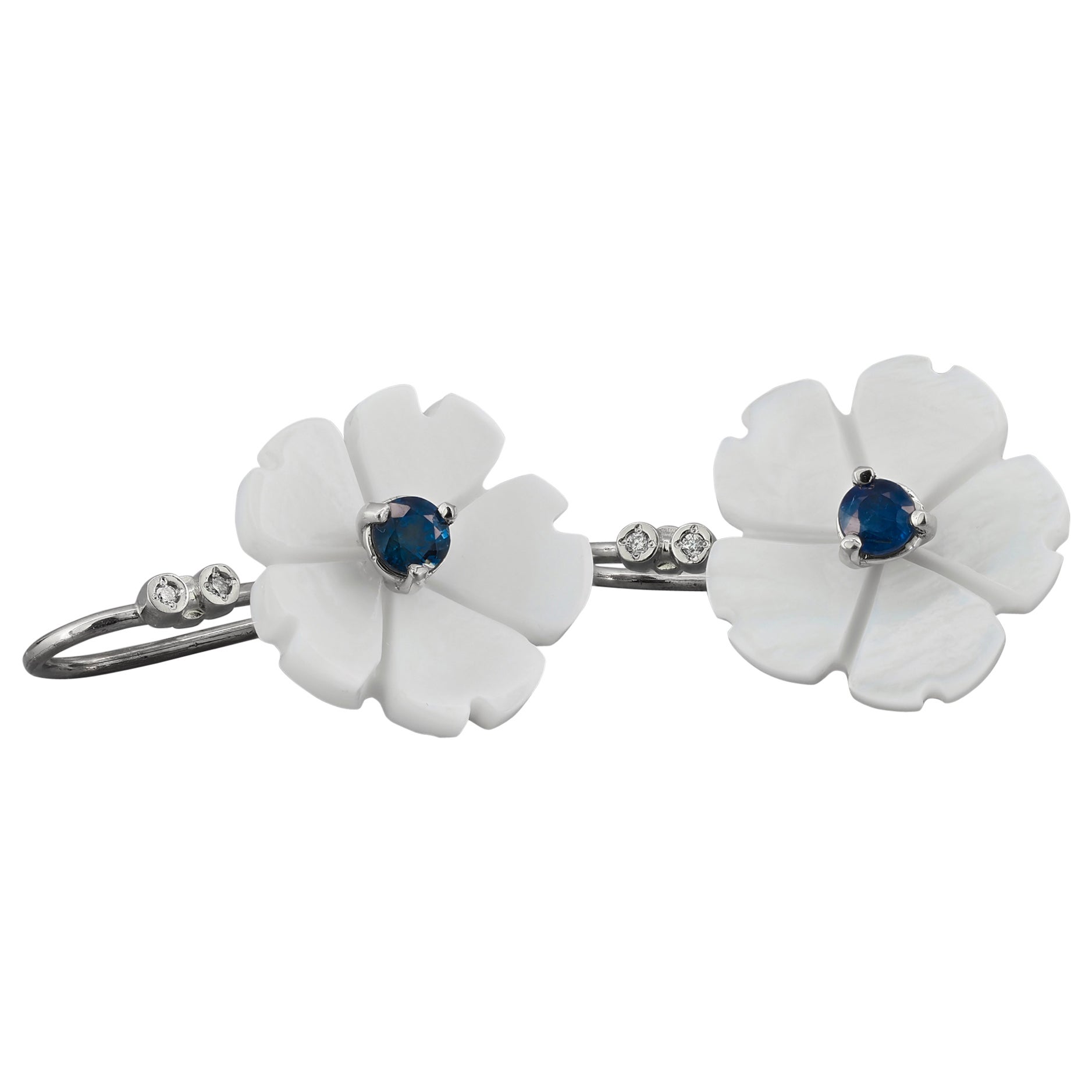 Pendientes Flor de Oro de 14k con Zafiros Azules