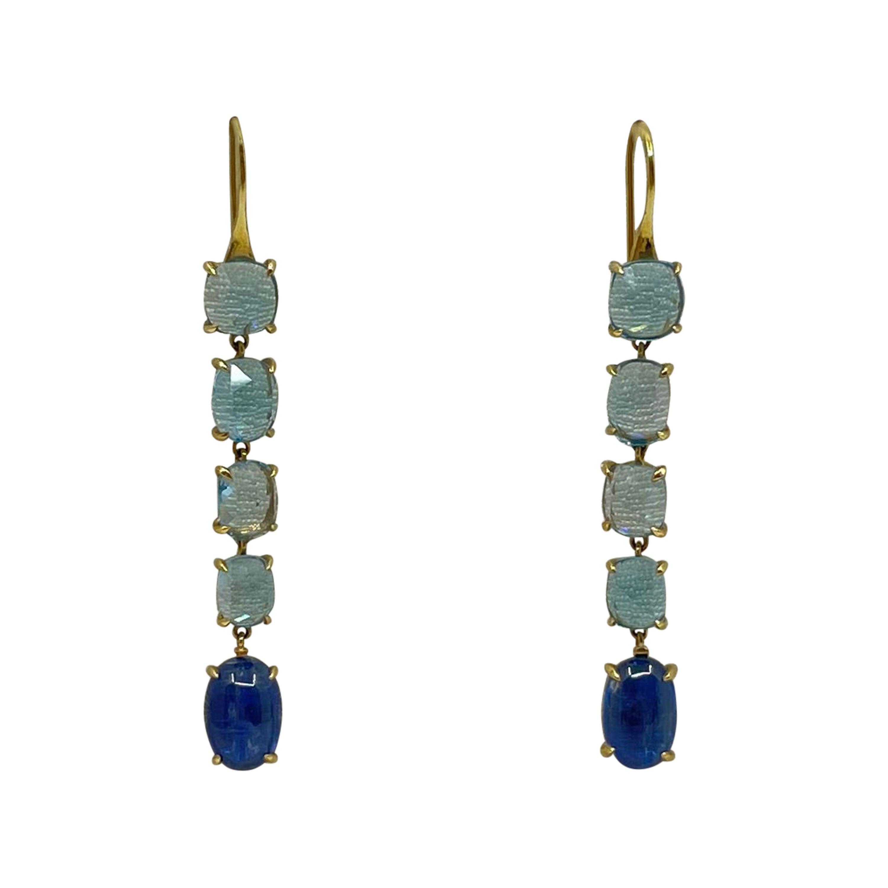 Boucles d'oreilles en goutte avec Kyanite, topaze bleue et or