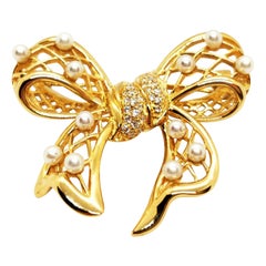 Broche en perles d'or jaune