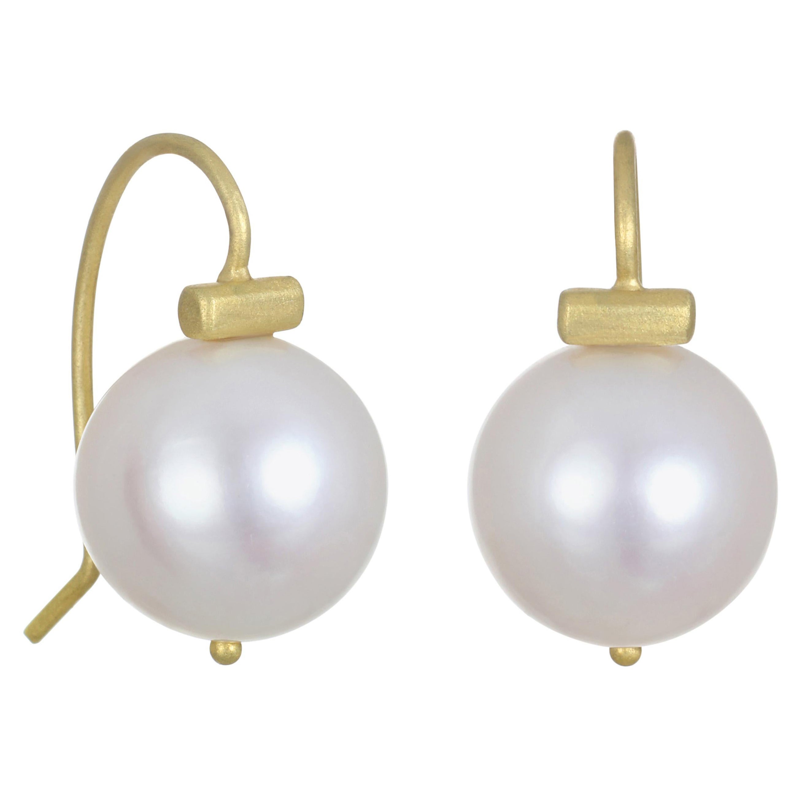 Faye Kim 18 Karat Gold White Freshwater Pearl Bar Earrings For Sale