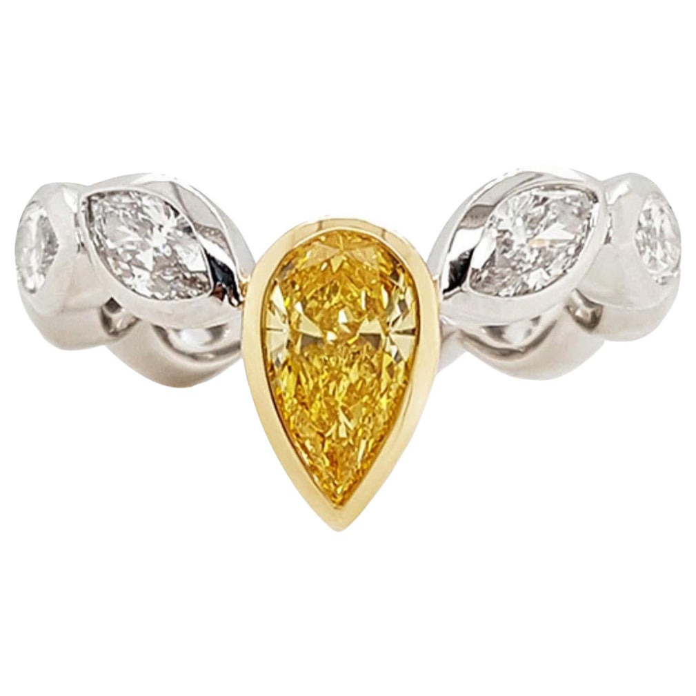 0,71 Karat Fancy Vivid Yellow Diamond Verlobungsring, 18K Gold, GIA zertifiziert