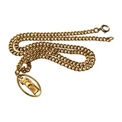  18ct Gold Pendant on a 9ct Gold Antique Chain 