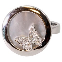 Carrera y Carrera Baile de Mariposas 18K White Gold Mother of Pearl Ring