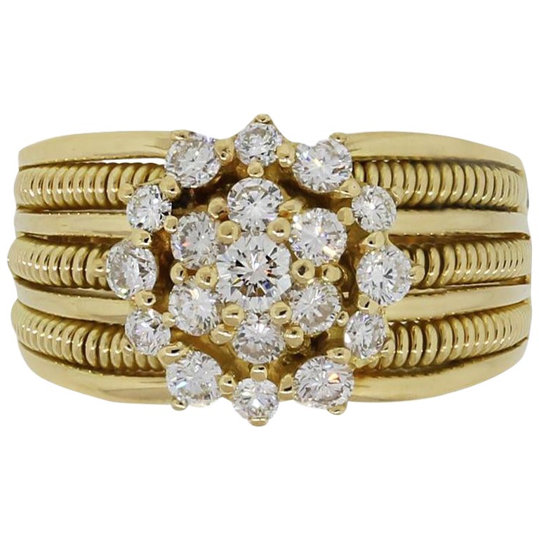 Round Brilliant Diamond Flower Ribbed Ring