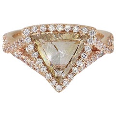 Diamant-Halo-Verlobungsring in Dreiecksform