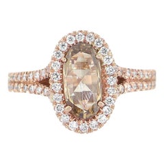 Bague de fiançailles avec halo de diamants taille ovale