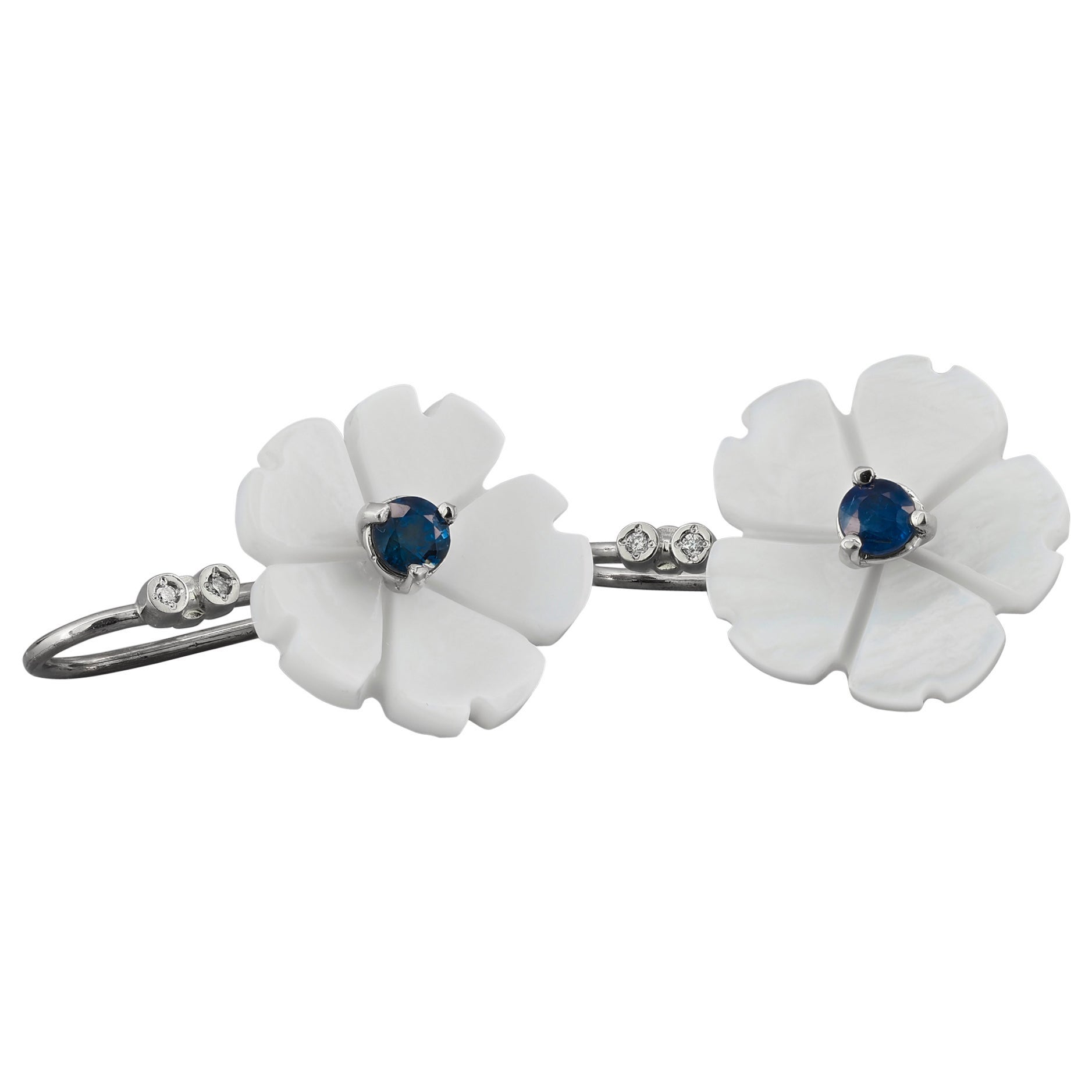 Flower 14k Gold Earrings with Blue Sapphires, Flower Carved Earrings For Sale