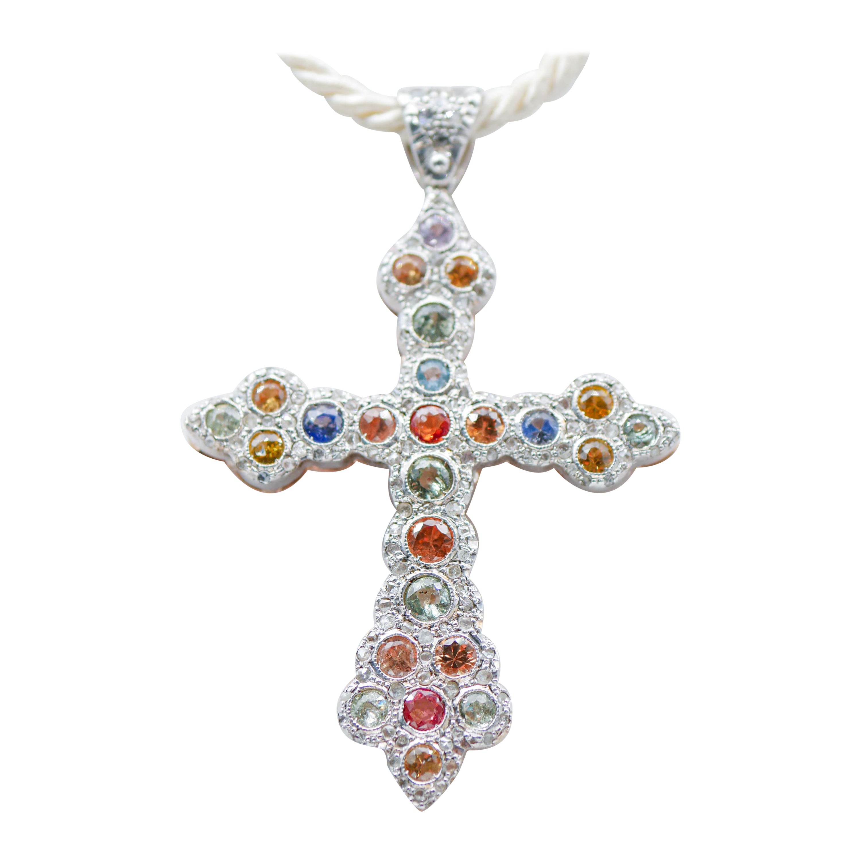 Halskette mit Kreuzanhänger aus Roségold mit mehrfarbigen Saphiren, Diamanten, Roségold und Silber