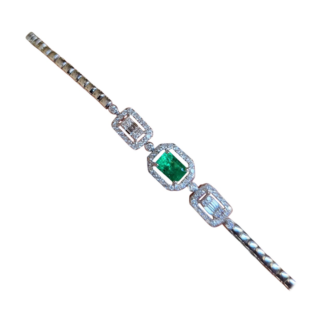 Set in 18K White Gold, 0.90 Carats, Zambian Emerald & Diamonds Chain Bracelet