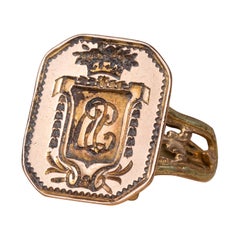 Superbo anello di sigillo in oro antico francese del 18° secolo, con incisione a rilievo.