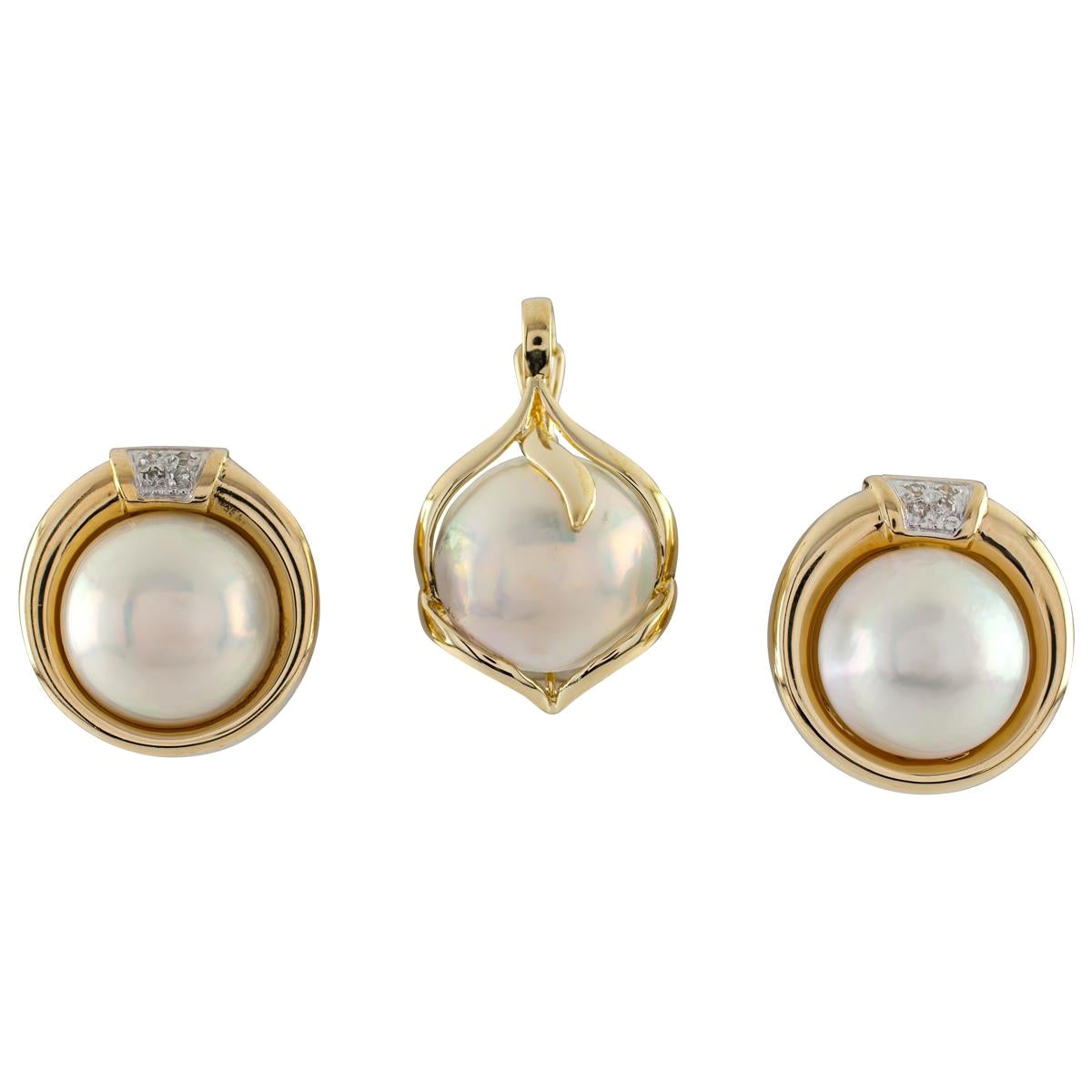 Mabe Pearl and Diamond 14 Karat Yellow Gold Earrings and Pendant Jewelry Set