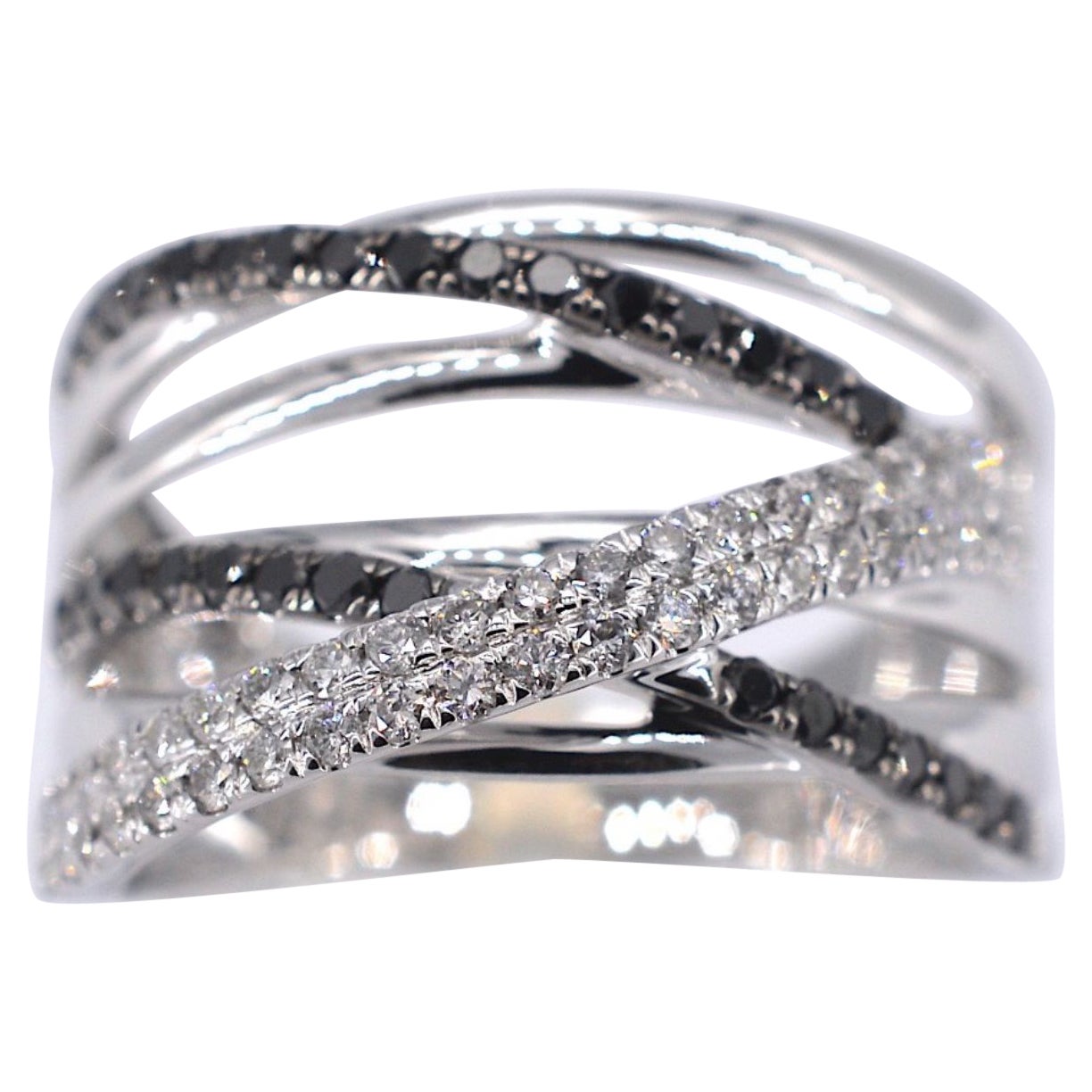 White Gold Design Ring with White and Black Brilliant Diamonds