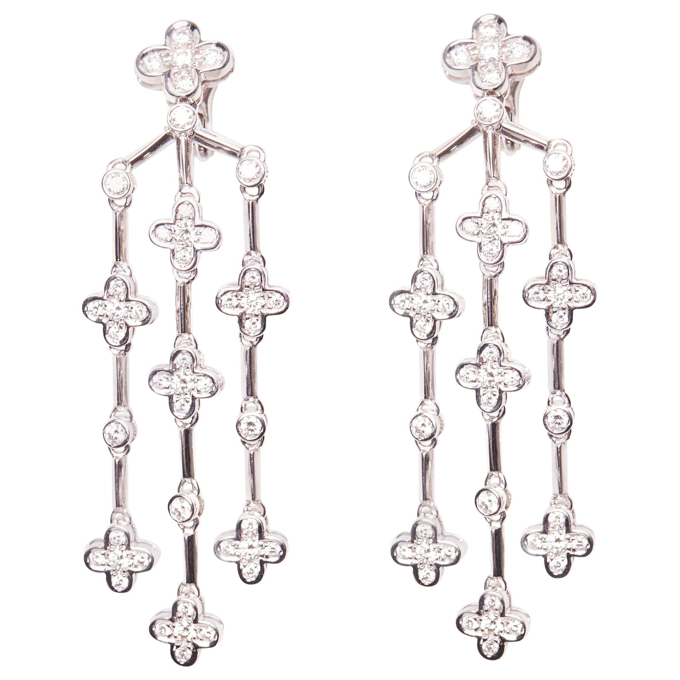 Boucles d'oreilles chandelier en or blanc 18 carats avec diamants