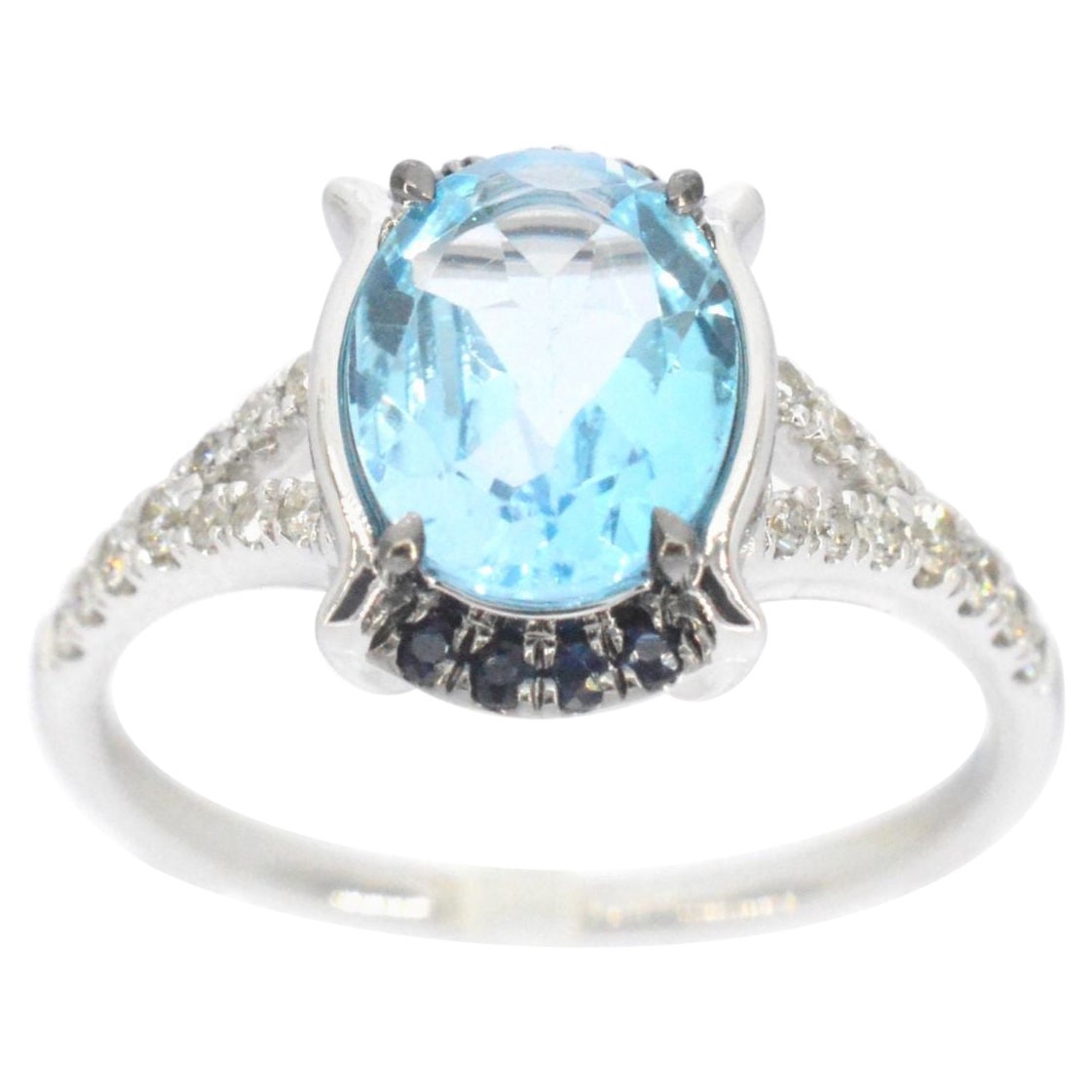 White Gold Ring with Diamonds and Beautiful Topaz with Sapphire For Sale