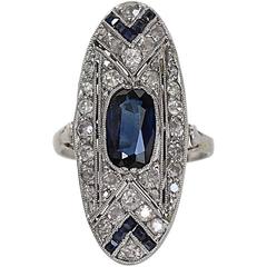 Anello a scudo in platino con zaffiro e diamante Art Deco degli anni '20