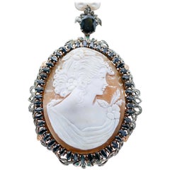 Halskette aus Roségold und Silber mit Kamee, Saphiren, Smaragden, Diamanten, Perlen