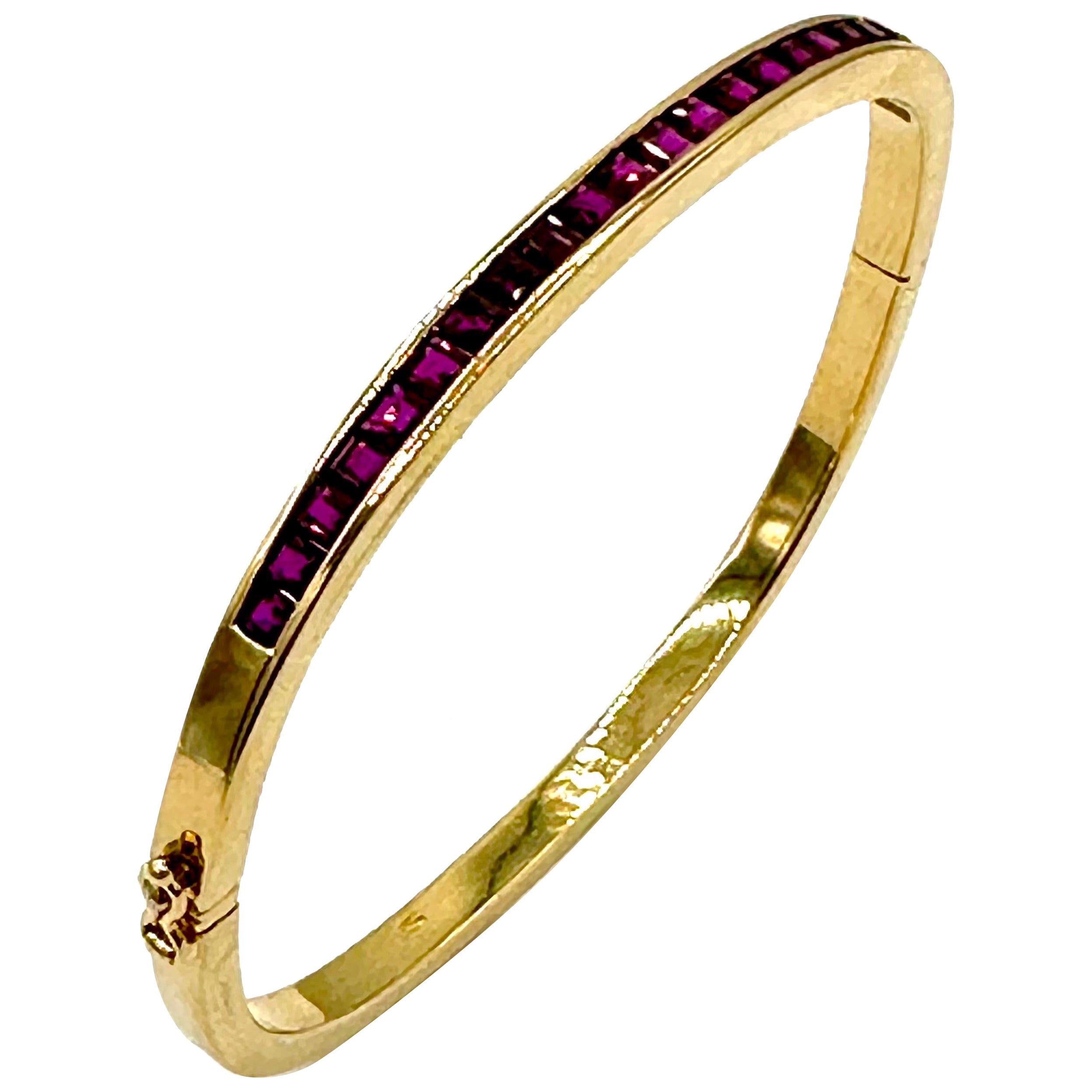 4.60 Carat Square Cut Ruby Channel Set 18K Gold Bangle Bracelet  en vente