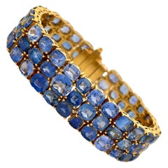 Bracciale con dichiarazione in stile contemporaneo con zaffiro blu di Ceylon da 66,4 carati