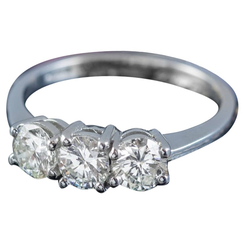 Vintage Diamond Trilogy Ring in Platinum 1.50ct of Diamond For Sale