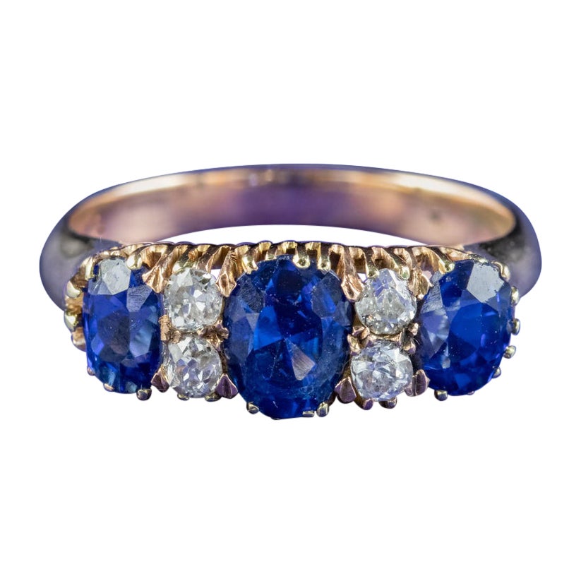 Antique Victorian Sapphire Diamond Ring in 2 Carat of Sapphire, circa 1900 For Sale