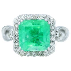 Natural 2.95 Carat Colombian Green Emerald and Diamond Halo Ring IGI Certified
