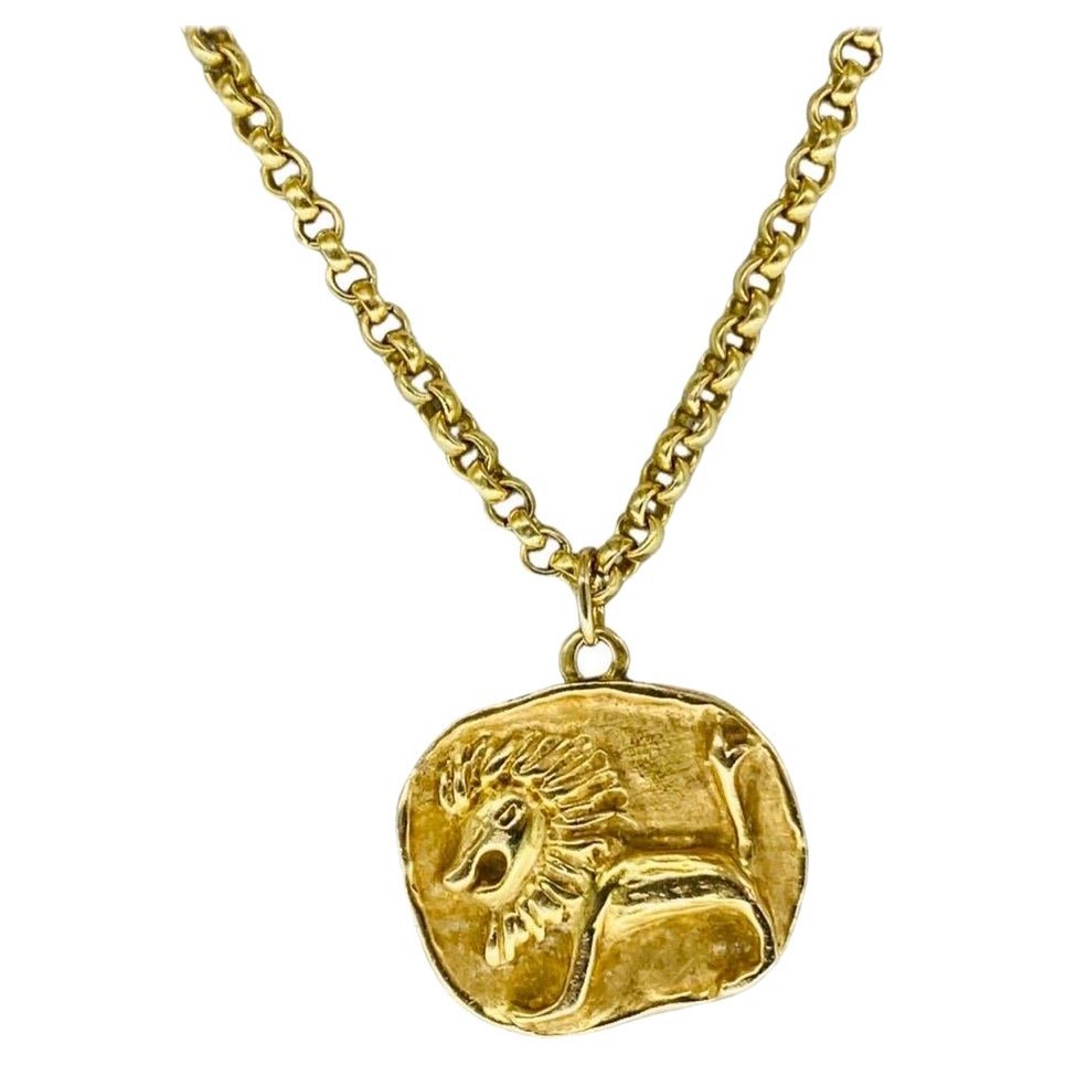 Vintage Hammered Leo Lion Zodiac Pendentif 14 Karat Gold en vente