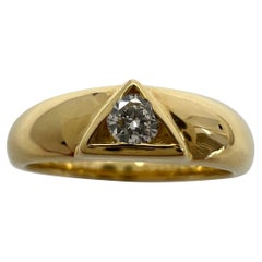 Anello vintage Van Cleef & Arpels con motivo a triangolo e diamanti in oro giallo 18 carati
