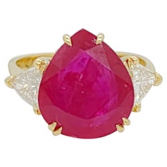 GIA Mosambik Rubin Birnen- und weißer Diamant-Ring mit drei Steinen