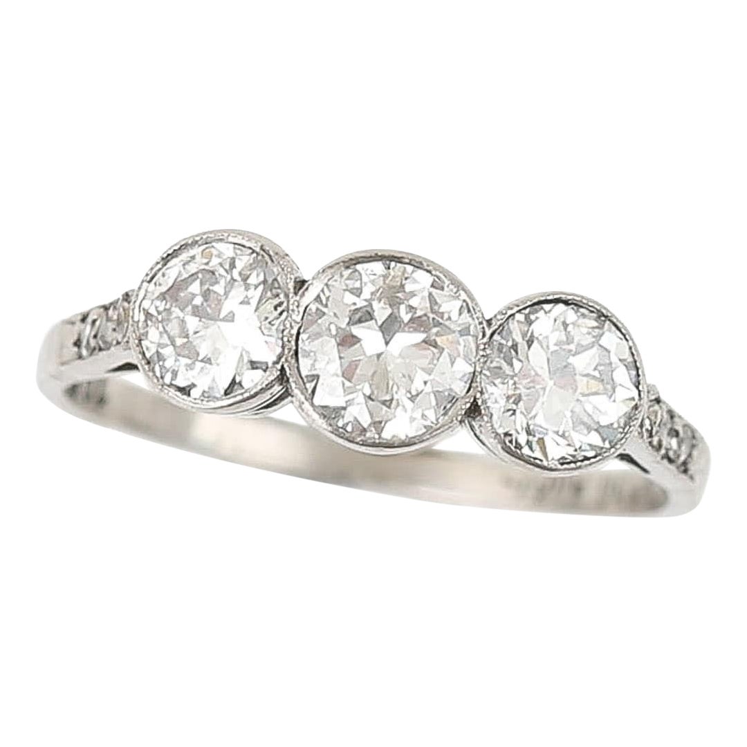 Art Deco 18ct White Gold Three Stone Early Brilliant Cut Diamond Ring circa 1920 For Sale